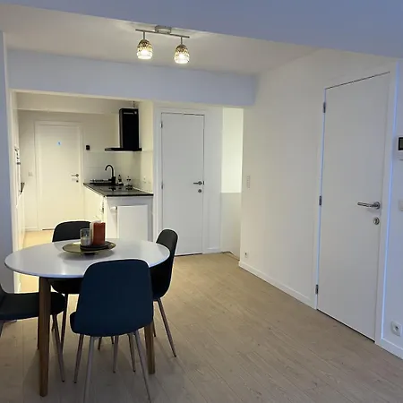 Modern & Elegant Near Montgomery Apartment Brüssel