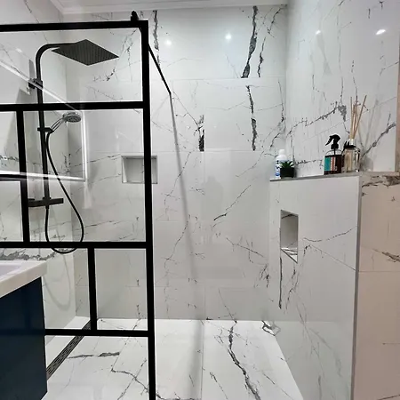 Cosy Family For Up To 9 Guests Near Midi Station Apartment Brüssel