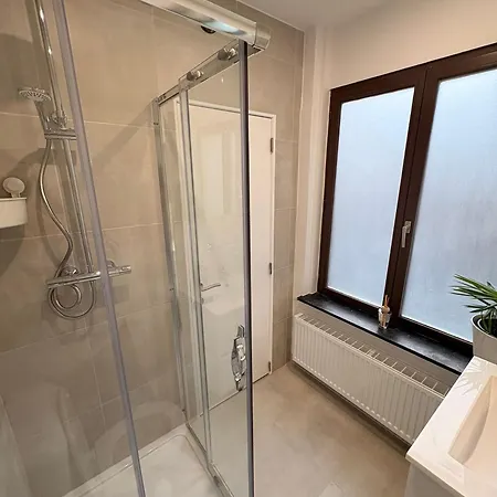 Over Two Floors For 5 Guests Near Midi & Grand Place Apartment Brussels