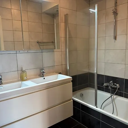 Stunning With 2 Bedrooms - Sleeps 6