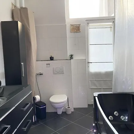 Beautiful With Jacuzzi Apartman