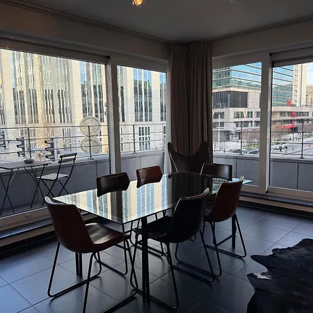 Stunning With 2 Bedrooms - Sleeps 6 *