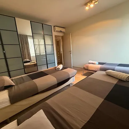 With 2 Bedrooms - Sleeps 6