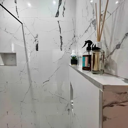 Cosy Family For Up To 9 Guests Near Midi Station Bruxelles