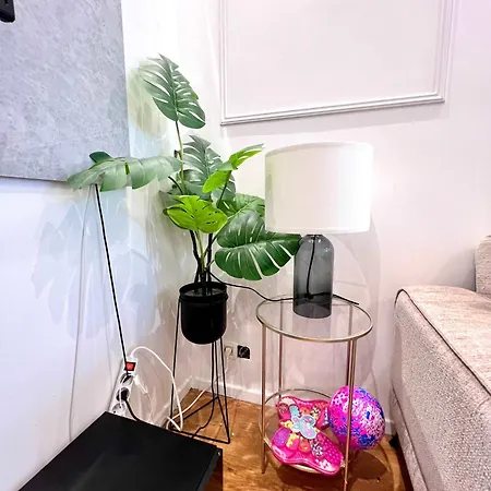 Apartment Cosy Family For Up To 9 Guests Near Midi Station Brüssel