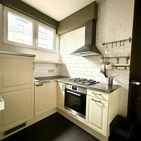 3 Min To The Grand-place 6 Min To Manneken Pis & Sleeps 6 *