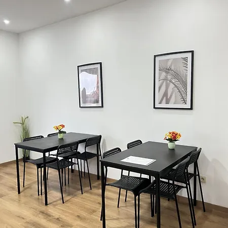 Spacious For 6 Near Center Of