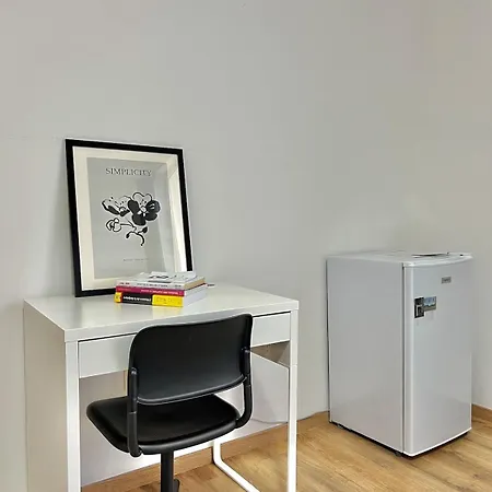 Apartmán Spacious For 6 Near Center Of *