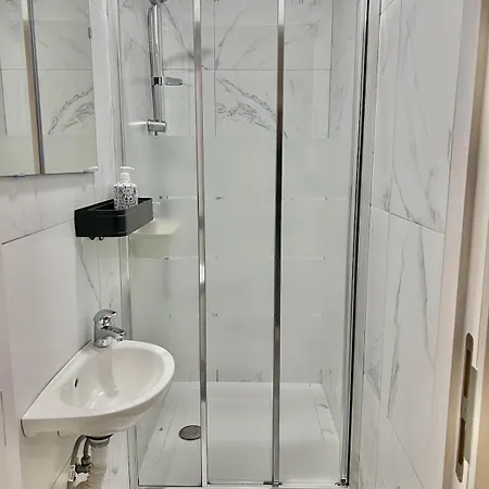 Spacious For 6 Near Center Of Apartmán *