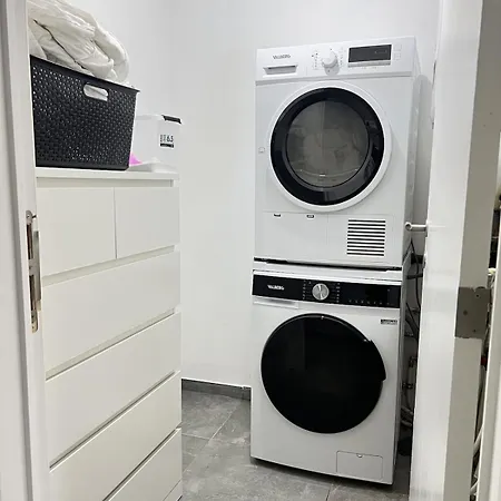 Spacious For 6 Near Center Of