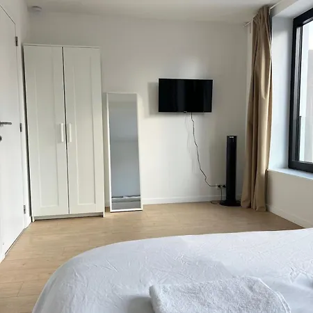 Apartment Chic & Bright Near Montgomery Brussels