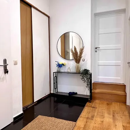 Cosy Family For Up To 9 Guests Near Midi Station