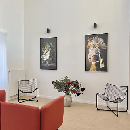 Chic & Bright Near Montgomery Apartment