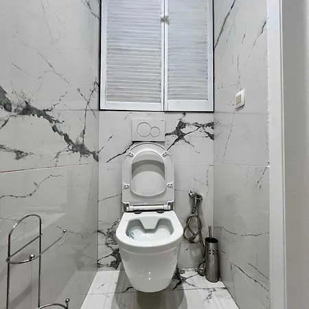 Cosy Family For Up To 9 Guests Near Midi Station