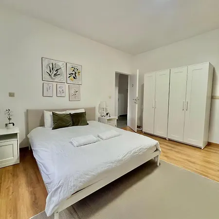 Spacious For 6 Near Center Of 브뤼셀