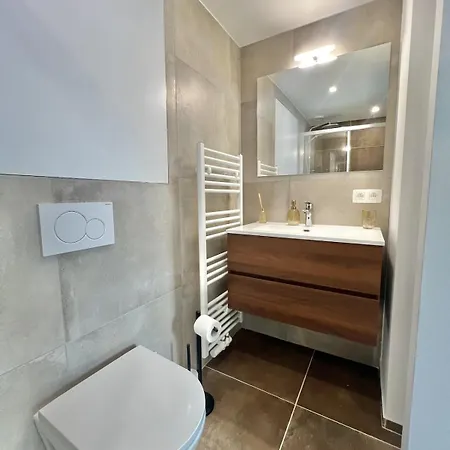 Modern & Elegant Near Montgomery *