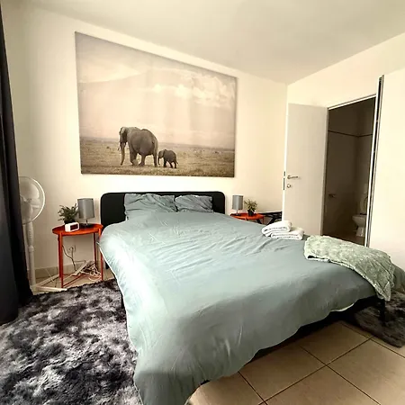 Elegant Close To The European Parliament Bruxelles