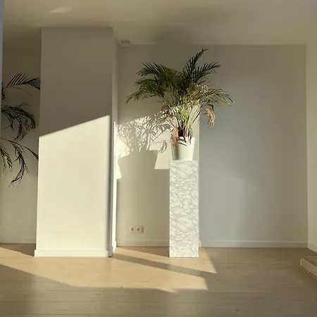 Chic & Bright Near Montgomery 公寓