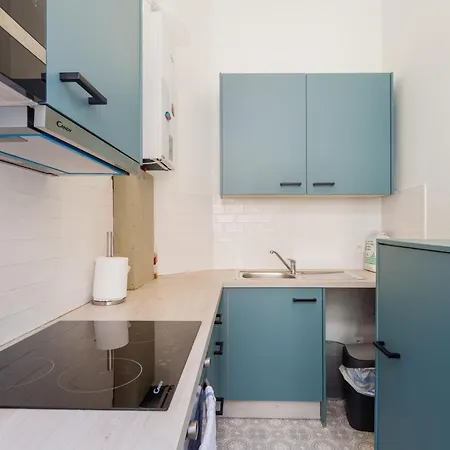 1 Bedroom W Kitchen And Bathroom In Trendy St Gilles アパート ブリュッセル
