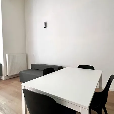 Bright Modern Loft In For 4