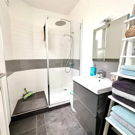 Chic Heart Of The With Balcony Lejlighed