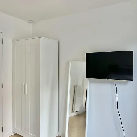 Modern & Elegant Near Montgomery *