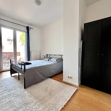 Cosy Family For Up To 9 Guests Near Midi Station Brüssel