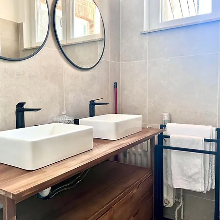 Lovely - Heart Of For 2 View Over The Apartment