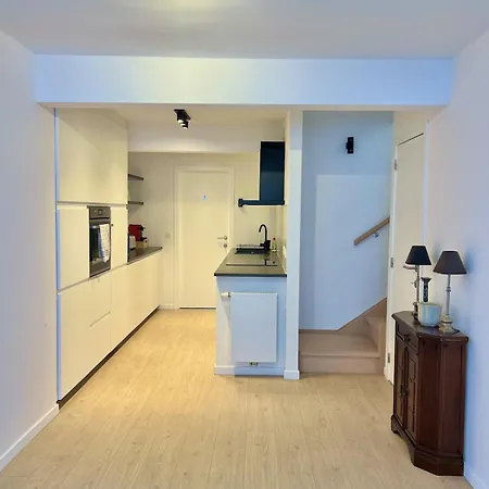 Apartment Chic & Bright Near Montgomery