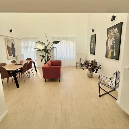 Chic & Bright Near Montgomery *