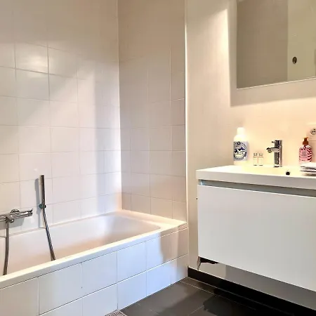 Bright Modern Loft In For 4