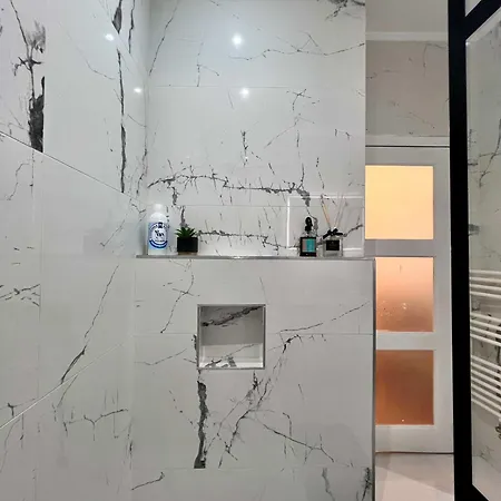 Cosy Family For Up To 9 Guests Near Midi Station Lejlighed *