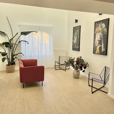 Chic & Bright Near Montgomery Apartment *