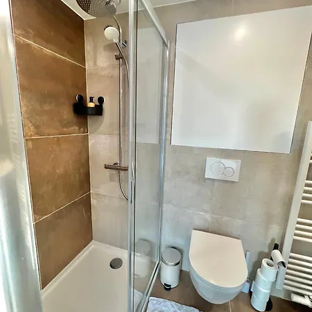 Chic & Bright Near Montgomery Apartment