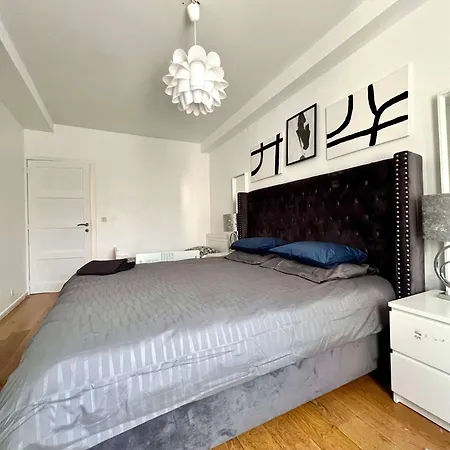 Cosy Family For Up To 9 Guests Near Midi Station