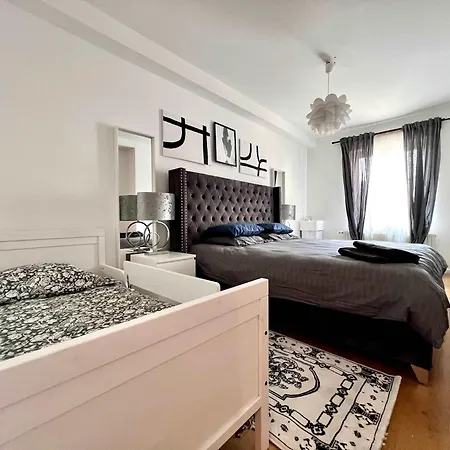 Cosy Family For Up To 9 Guests Near Midi Station Brüssel