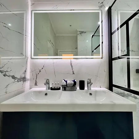 Cosy Family For Up To 9 Guests Near Midi Station