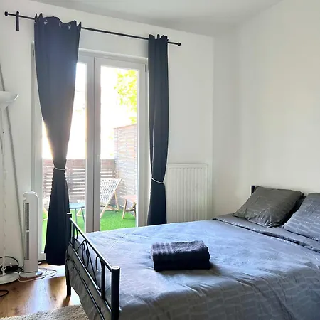 Cosy Family For Up To 9 Guests Near Midi Station Brüssel