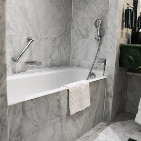 Hilton Grand Place 4*