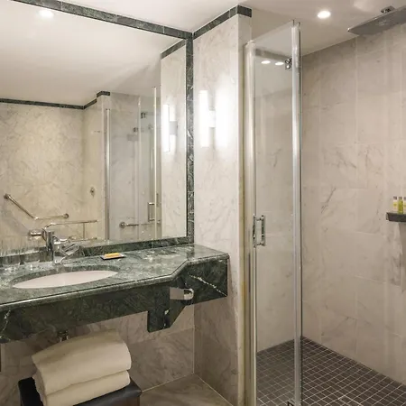 Hilton Grand Place Hotel 4*