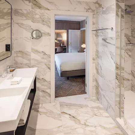 Hilton Grand Place 4*