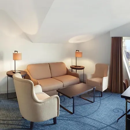 Hilton Grand Place 4*