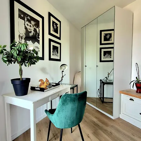 Kwatera prywatna Richy Stylish Balcony Brussels- Garden View- Shared Bathroom- Inclusive