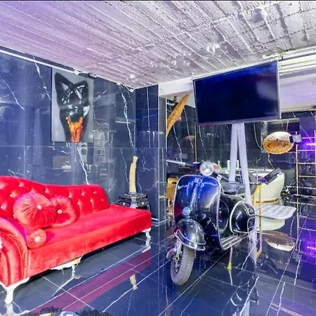 Villa & Wellness Area Jacuzzi Sauna Massage Table Bruxelles