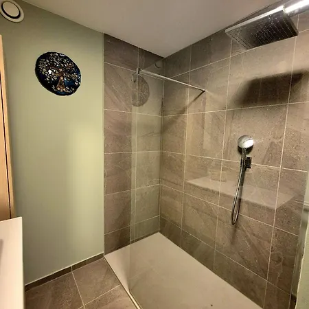 Richy Stylish Balcony Brussels- Garden View- Shared Bathroom- Inclusive