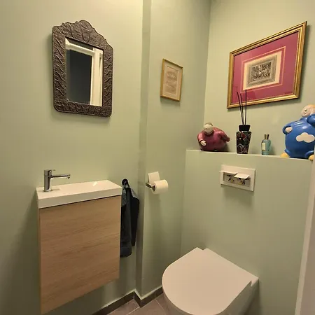 Kwatera prywatna Richy Stylish Balcony Brussels- Garden View- Shared Bathroom- Inclusive *