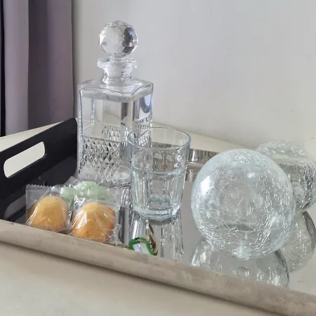 Richy Stylish Balcony Brussels- Garden View- Shared Bathroom- Inclusive Bruksela
