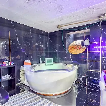 Villa & Wellness Area Jacuzzi Sauna Massage Table