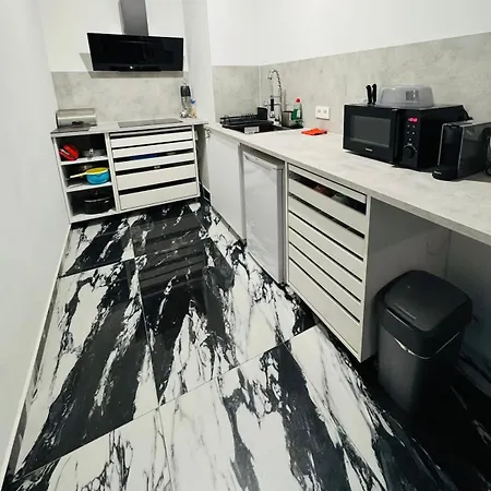 Apartman Charming 1 Bedroom With Terrace