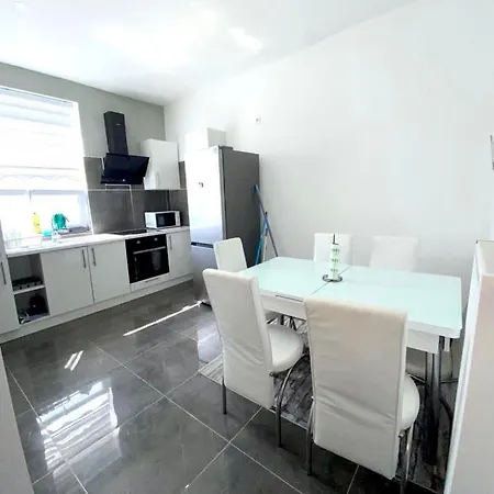 Apartment Douvres Anderlecht *